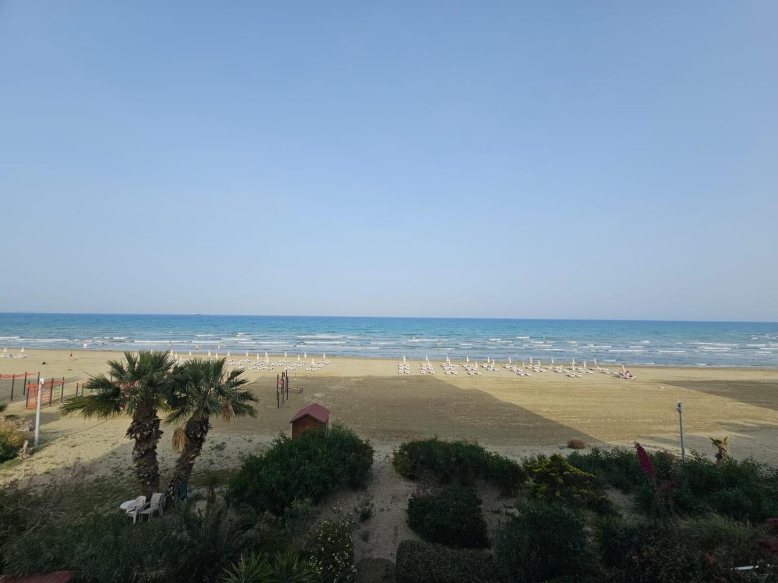 Makenzy Sandy Beachfront Paradise Larnaca Ngoại thất bức ảnh