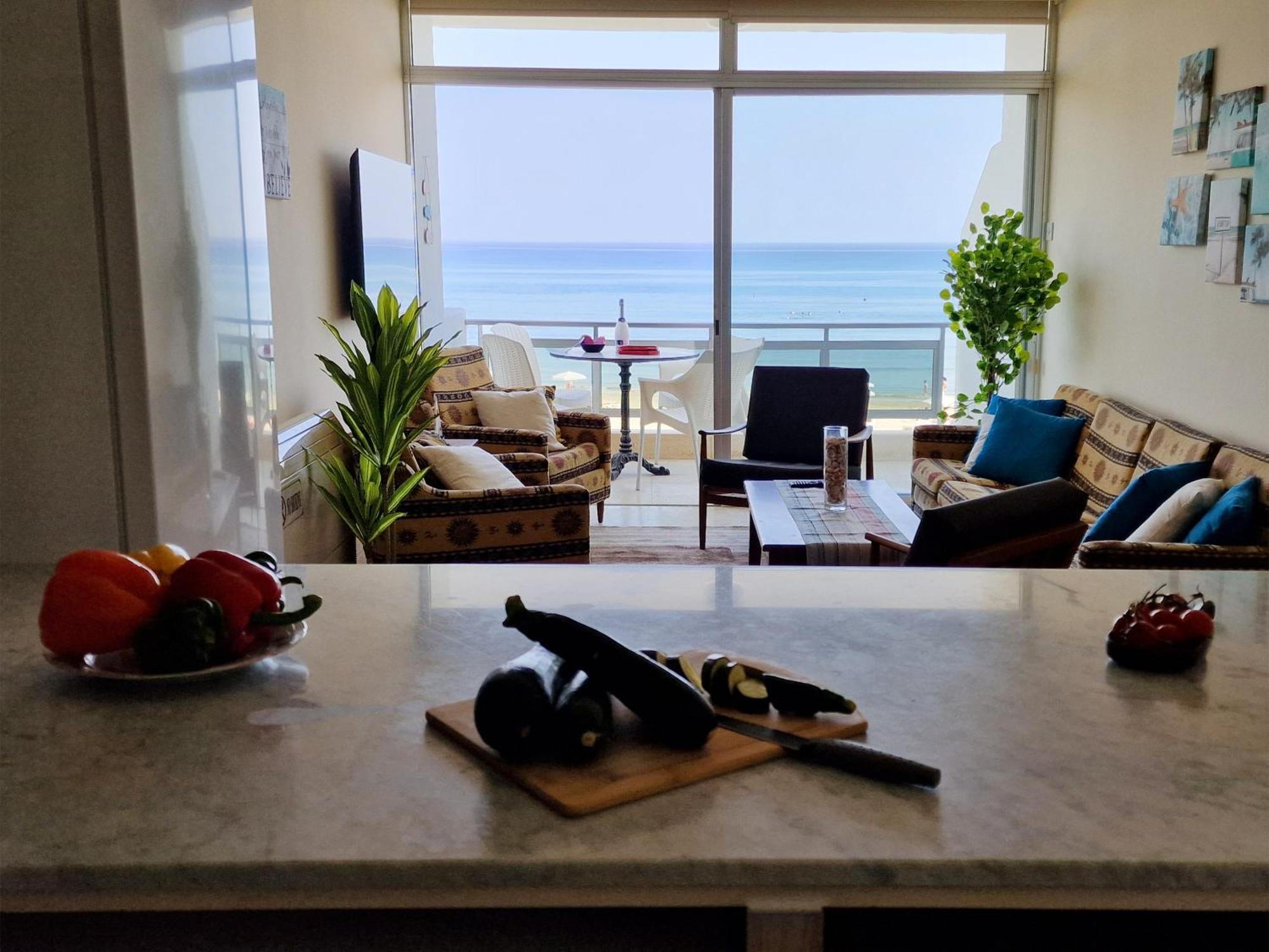 Makenzy Sandy Beachfront Paradise Larnaca Ngoại thất bức ảnh