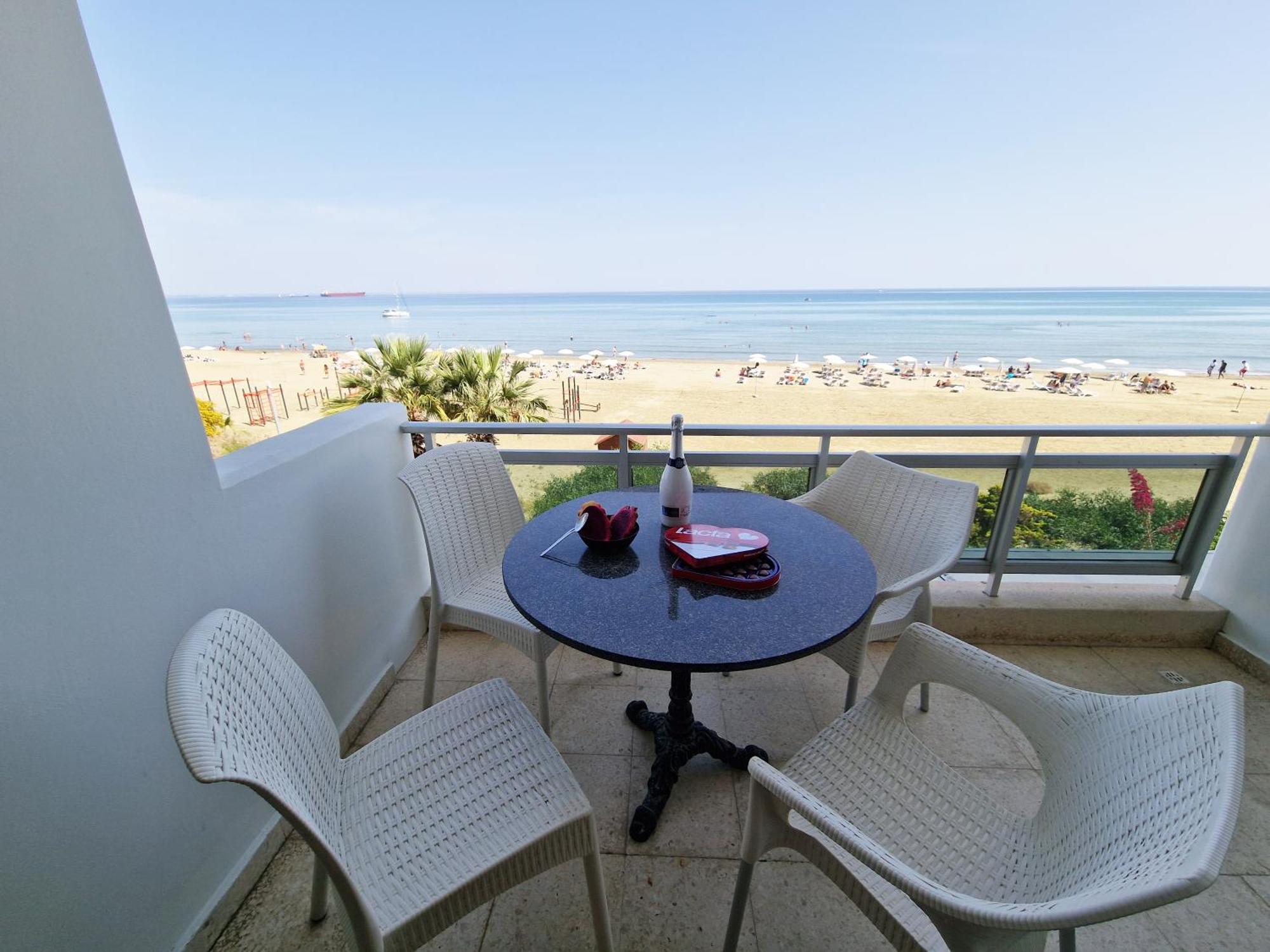 Makenzy Sandy Beachfront Paradise Larnaca Ngoại thất bức ảnh