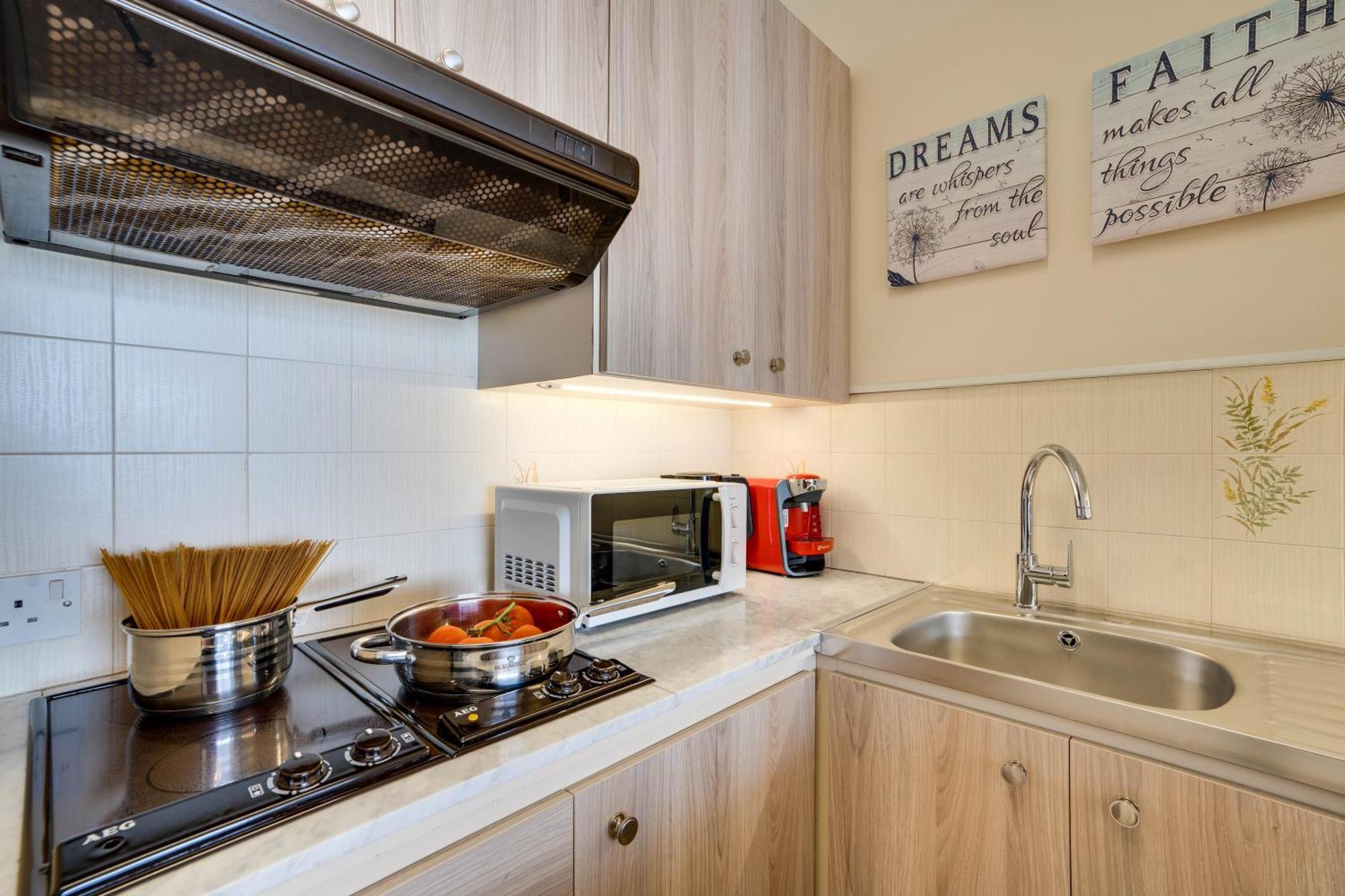 Makenzy Sandy Beachfront Paradise Larnaca Ngoại thất bức ảnh